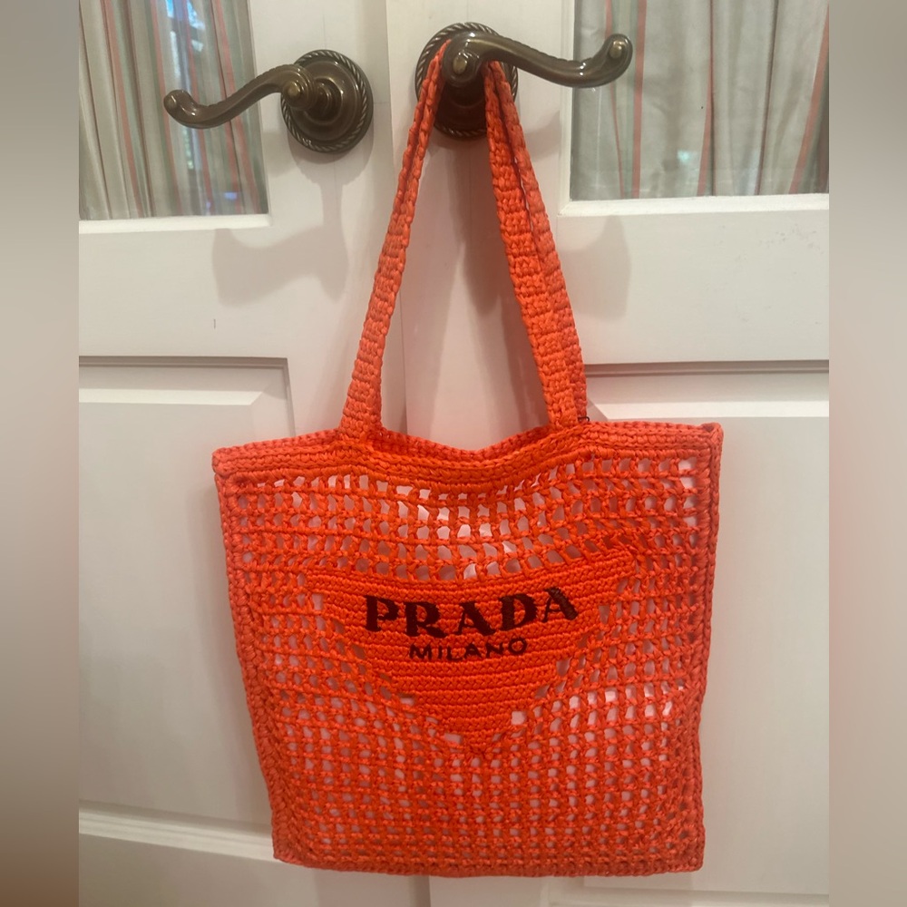 Prada
triangle-logo crochet raffia tote bag

NWT!! Includes Prada authentication